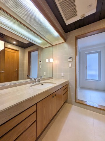 板橋区板橋１丁目の賃貸マンションの洗面所|ゆったりとスペースのある洗面所