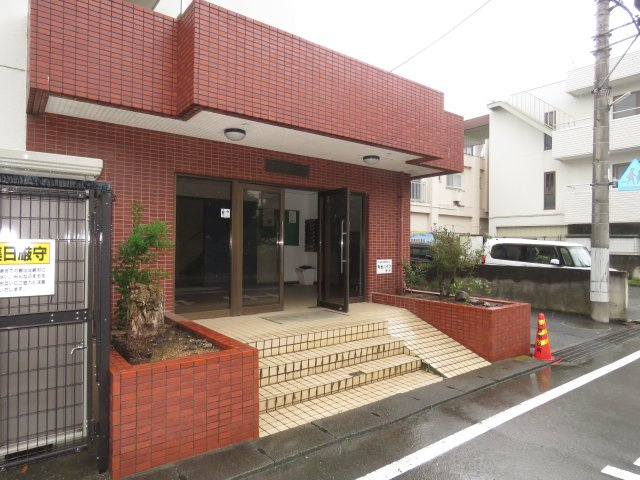 南台ハイツのエントランス