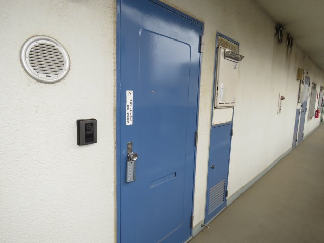 南台ハイツの玄関