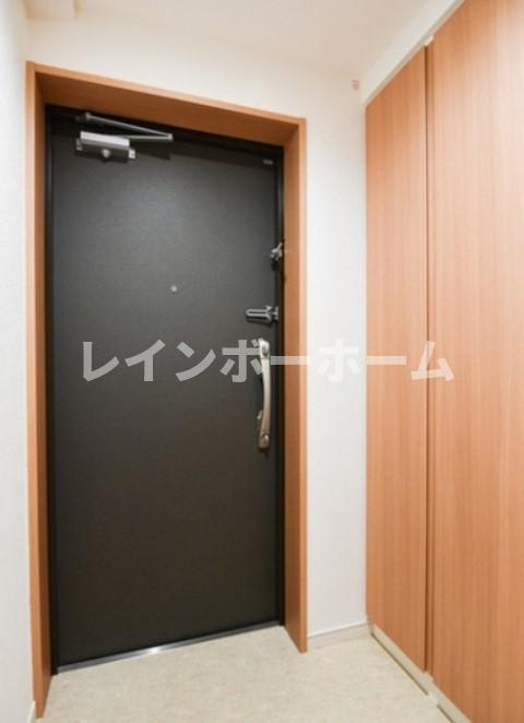 ラクラス市川の玄関