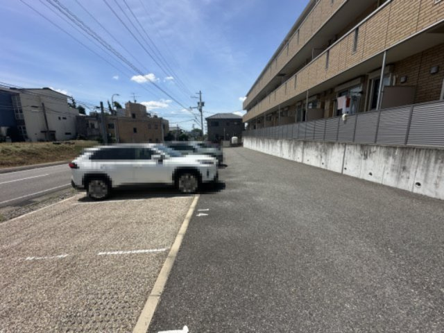 カーサ フェリーチェＥの駐車場