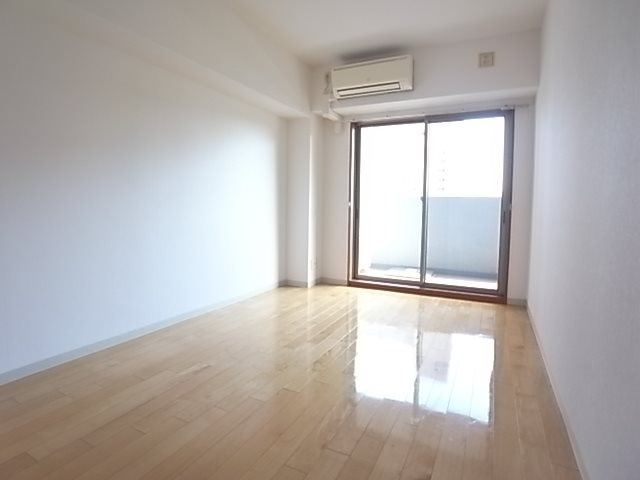 アーバネックス元町通の洋室