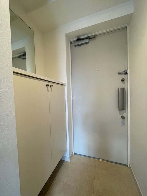 アコード中之島の玄関