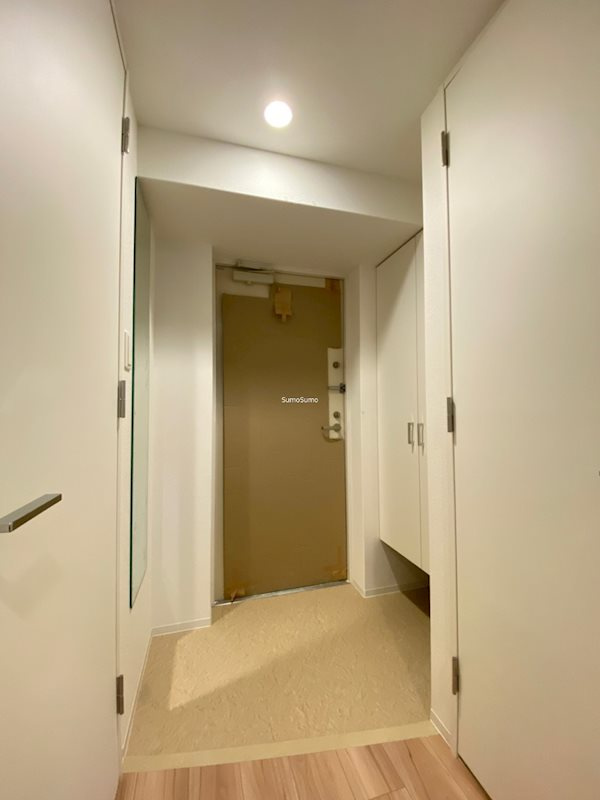 ラシーヌ瓦屋町の玄関