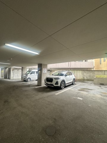 コンフォール高宮東の駐車場