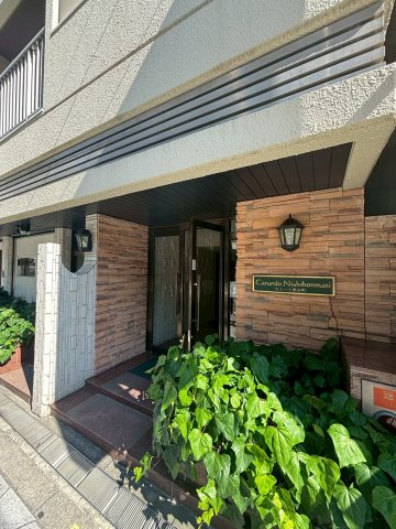 カナード西本町のエントランス