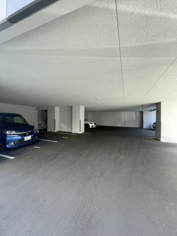 D-room gracious平尾の駐車場