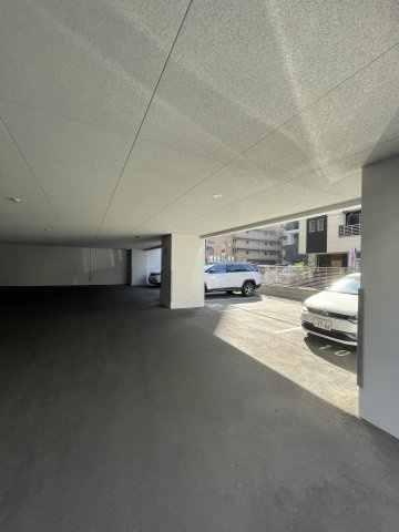 D-room gracious平尾の駐車場