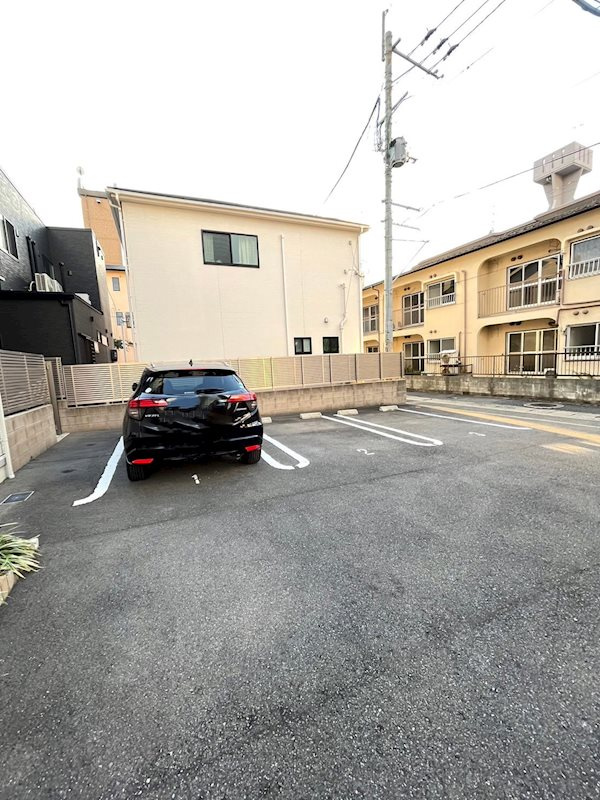 D-roomメゾン空港通の駐車場