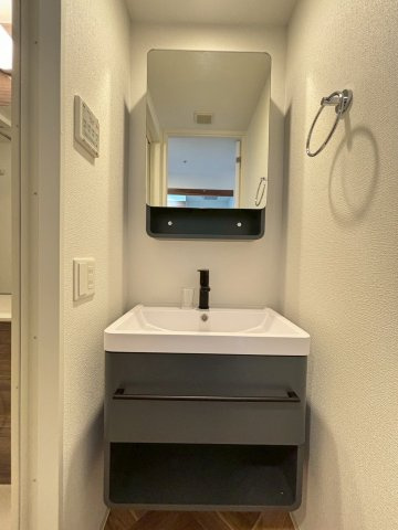 セレニテ難波グランデシュッドの洗面所