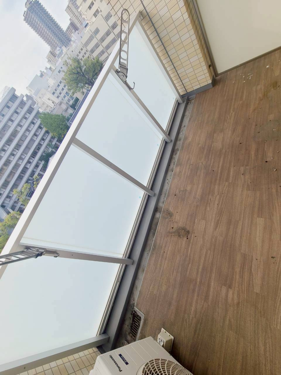 アールワイ西宮のバルコニー