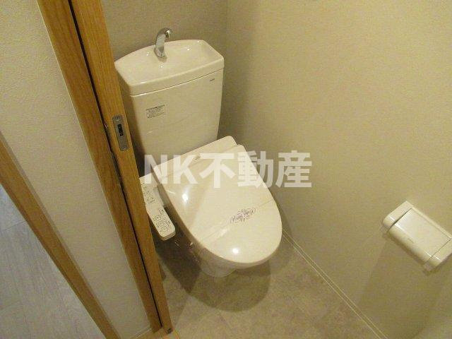 【トイレ】 | クローバー・クレスト（八戸ノ里賃貸） | 清潔感のあるトイレです