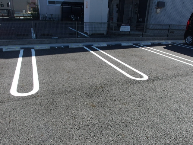 ウッドインの駐車場