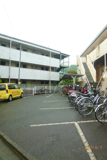 第1高良山コーポの駐車場
