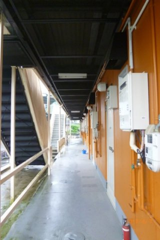 第1高良山コーポのロビー