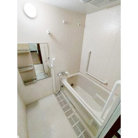 藤沢市村岡東１丁目の賃貸マンションの浴室