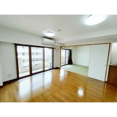 藤沢市村岡東１丁目の賃貸マンションの居間・リビング