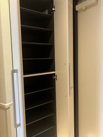 川崎市麻生区百合丘１丁目の賃貸マンションの収納