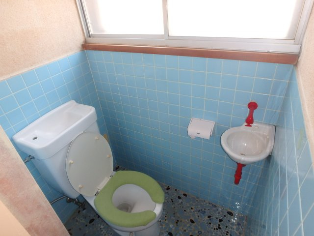 H0259H 片瀬中古住宅のトイレ