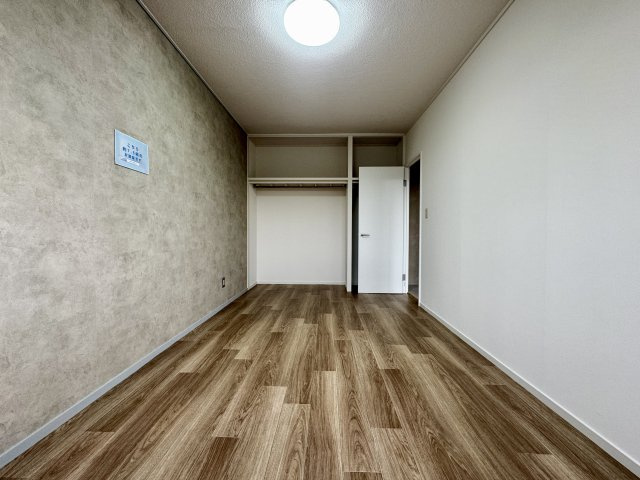 ロイヤルシャトー高林の洋室|お部屋を別角度から撮影してみました。