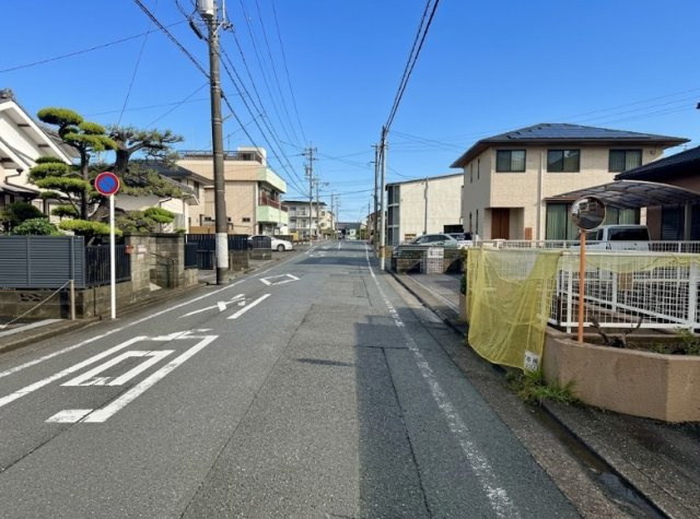 ロイヤルシャトー高林の周辺|物件前の道路になります。