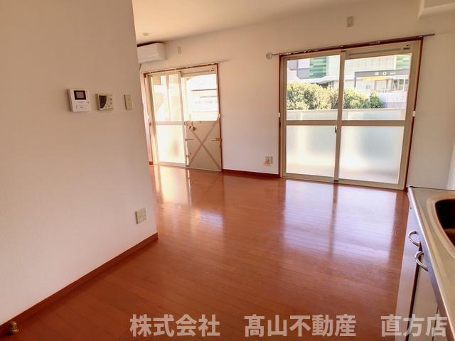 直方市湯野原２丁目の賃貸マンションの居間・リビング