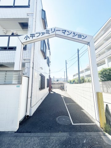小平ファミリーマンションのエントランス