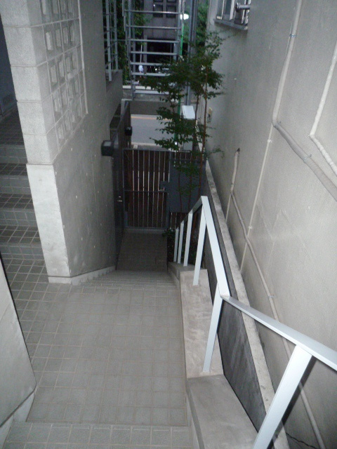 Ginkgo Ave.のエントランス