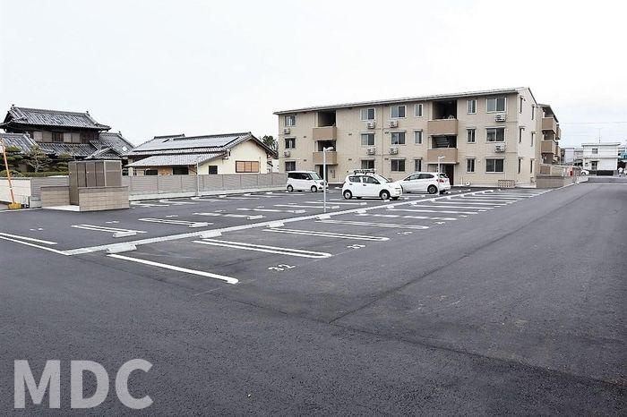 ロイヤルサン　B棟の駐車場