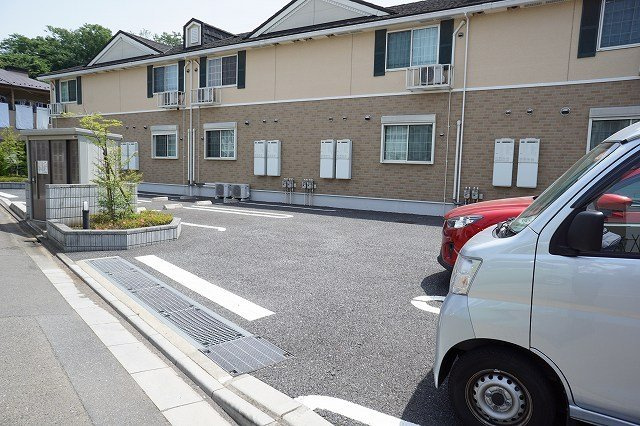 メゾン フルールの駐車場