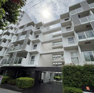 【外観】 | PRIME URBAN 東中野 COURT | 鉄筋コンクリート造のがっちりとした建物。