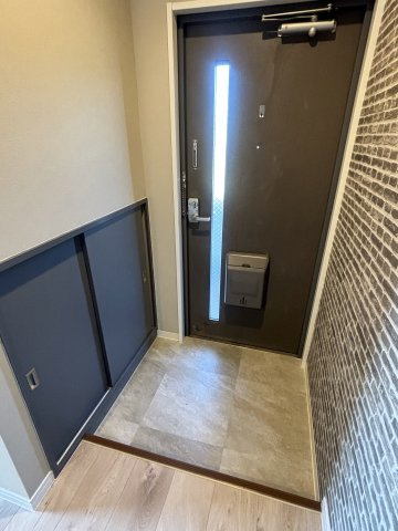 コンフォルト芝町の玄関