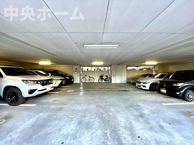 シャンボール南砂の駐車場|【敷地内駐車場】最新の空き状況や費用などの詳細は担当スタッフまでお問い合わせください。