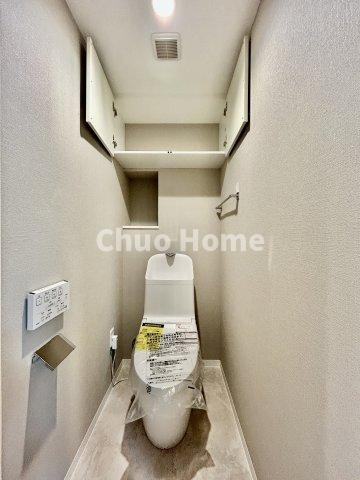 シャンボール南砂のトイレ|【トイレ】 収納スペースをしっかりと確保した温水洗浄便座機能付きトイレ。温水洗浄便座は清潔にお使いいただくための大切なアイテムです。