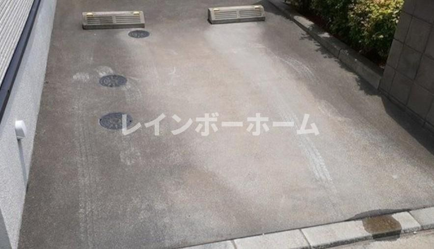 サウンドコモディの駐車場