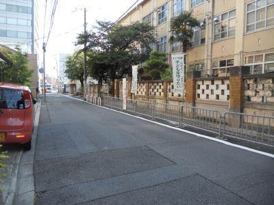 F・グロース（エフグロース）の周辺