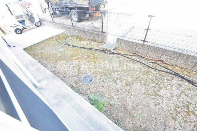 八尾市水越１丁目のアパートの庭