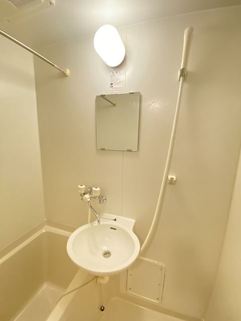 尼崎市次屋１丁目のアパートの洗面所|ゆったりとスペースのある洗面所