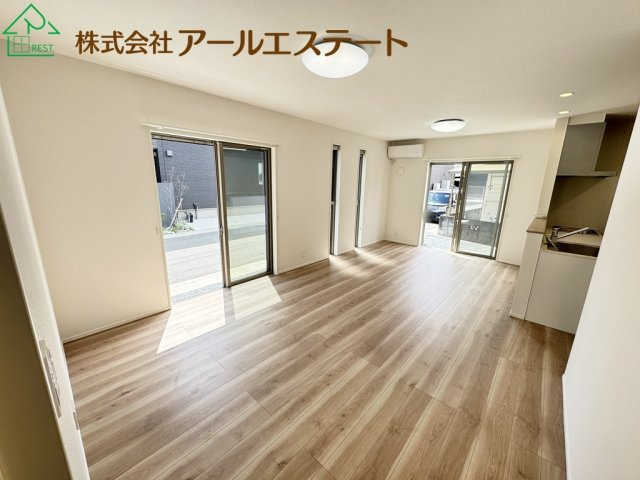 加古川市加古川町中津　　JR加古川線「日岡駅」徒歩13分の居間・リビング