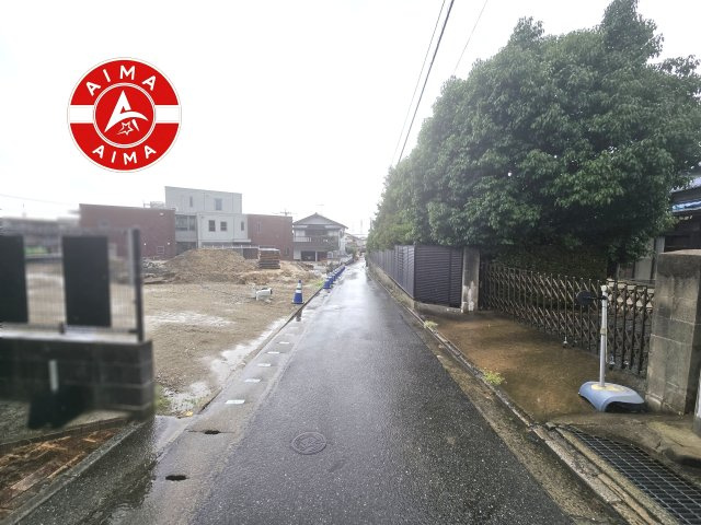 大野城市乙金2丁目第3-3棟（1号棟）の外観：施工例|前面道路は閑静な住宅地をはしる車通りの少ない道路。お車の出し入れが苦手なママや小さなお子様にも安心ですね。しっかり舗装もされているので、ベビーカーや自転車で通っても快適に通行できます。