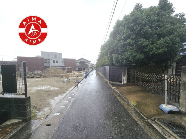 大野城市乙金2丁目第3-3棟（2号棟）の外観：施工例|前面道路は閑静な住宅地をはしる車通りの少ない道路。お車の出し入れが苦手なママや小さなお子様にも安心ですね。しっかり舗装もされているので、ベビーカーや自転車で通っても快適に通行できます。