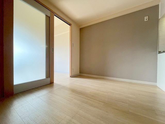 Gramercy Juso-higashi 3rdの居間・リビング