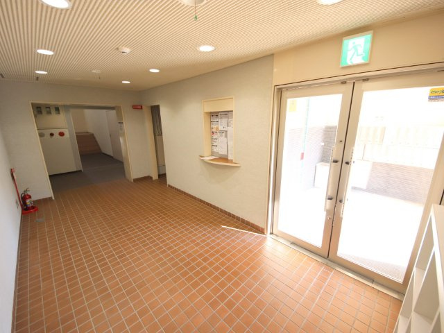 エヌエムドゥーズのエントランス