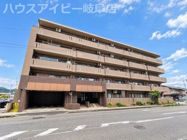 フレスト岐阜北！3階角部屋！ゆとりのリビング20.5帖！ペットの飼育可能！平面駐車場1台継承可能！