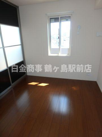 坂戸市関間４丁目のアパートの洋室