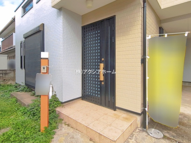 所沢市下安松　中古一戸建　～全居室6帖以上～の玄関