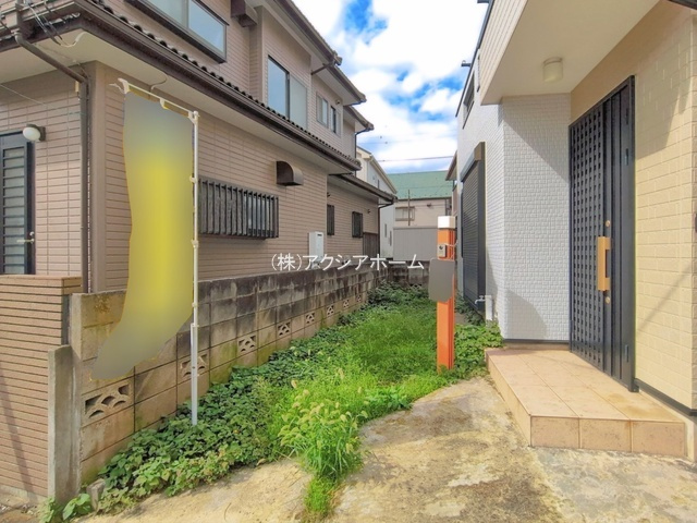 所沢市下安松　中古一戸建　～全居室6帖以上～の庭