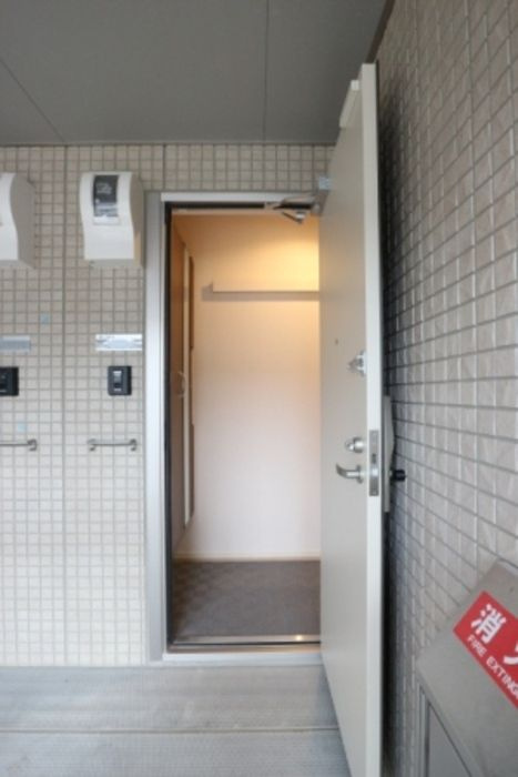 クレストフォーチュンBの玄関|収納もある玄関です