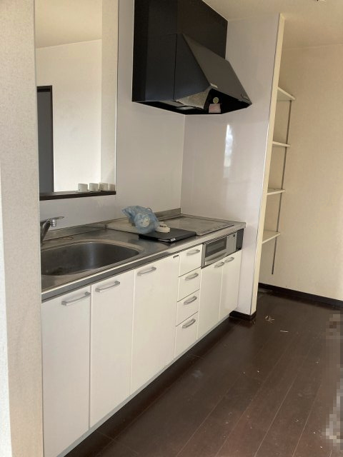 ボナールＡのキッチン|修繕前の写真です。