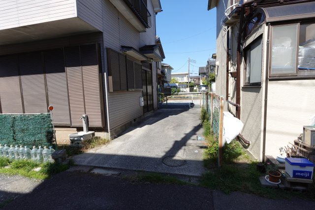 今成貸家の駐車場